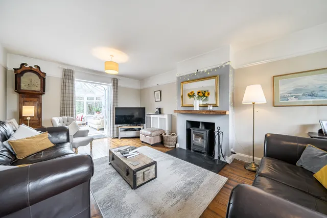 Guildford Road, Horsham, RH12