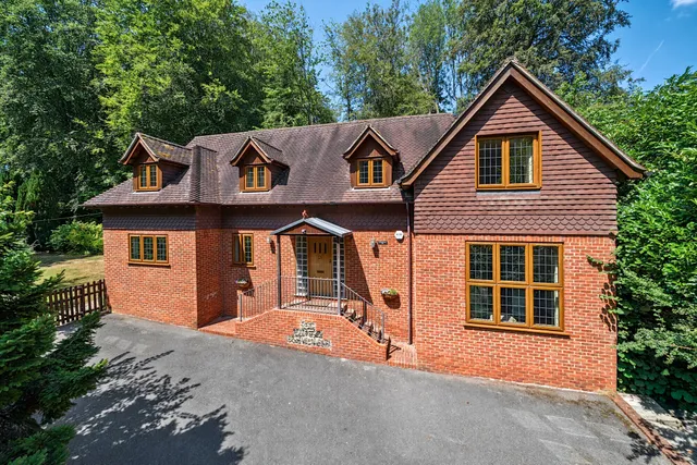 Medstead Road, Beech, GU34