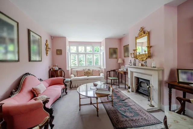 High Park Road, Farnham, GU9