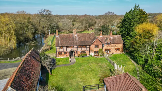Warren House Road, Wokingham, RG40