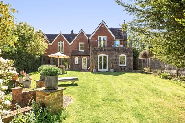 London Road, Rake, GU33