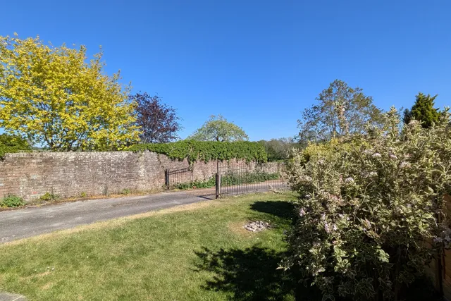 School Hill, Warnham, RH12