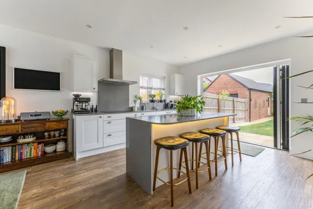 Olver Rd, Shackleton Village, CV37