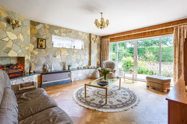 Crawley Road, Horsham, RH12