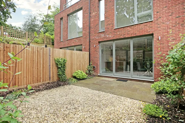 High Street, ESHER, KT10