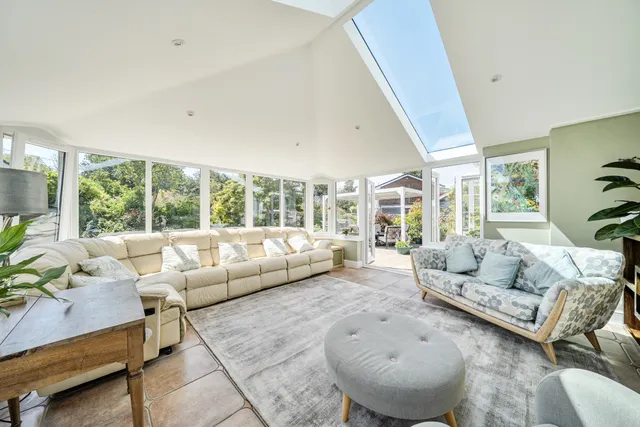 Greenacres Drive, Winchester, SO21