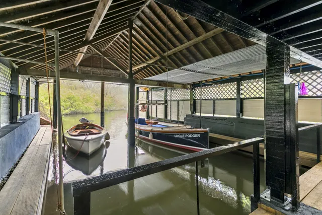 Lock Island, Mill Road, Marlow, SL7