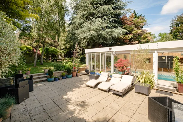 16A The Bishops Avenue, London, N2