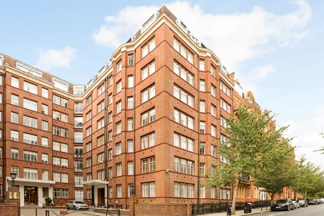 Oakwood Court, London, W14