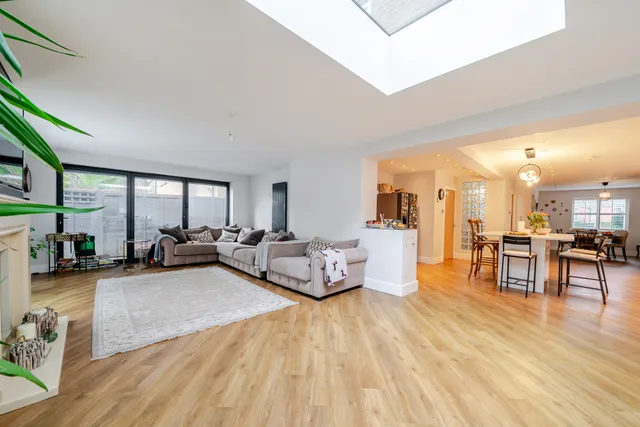 Richmond Crescent, Epsom, KT19