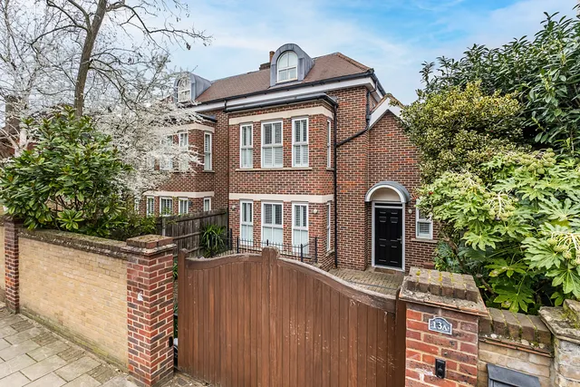 شارع Chartfield Avenue، لندن، SW15