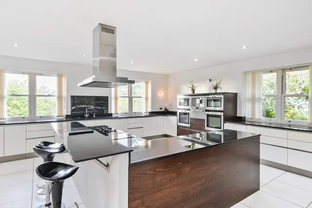 Mountview Road, Esher, KT10