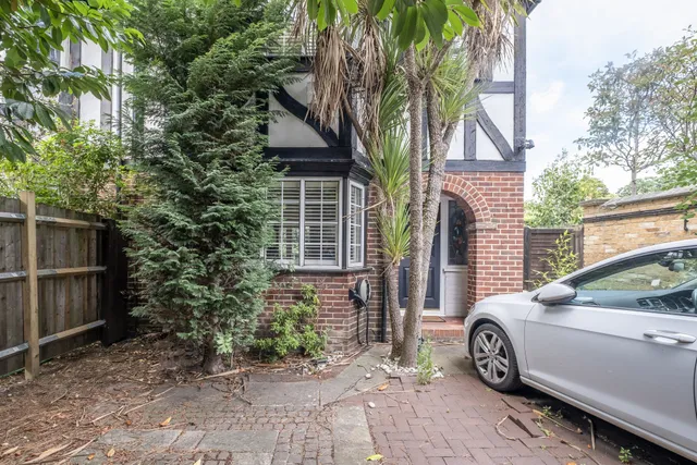 Upper Richmond Road, LONDON, SW15