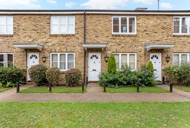 British Grove South, London, W4