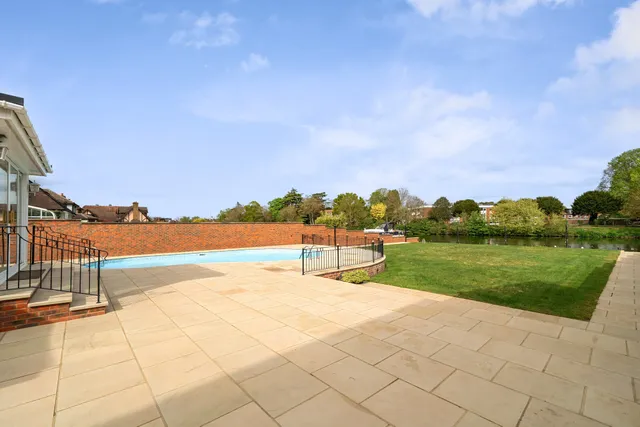 Mayfield Gardens, Staines-Upon-Thames, TW18