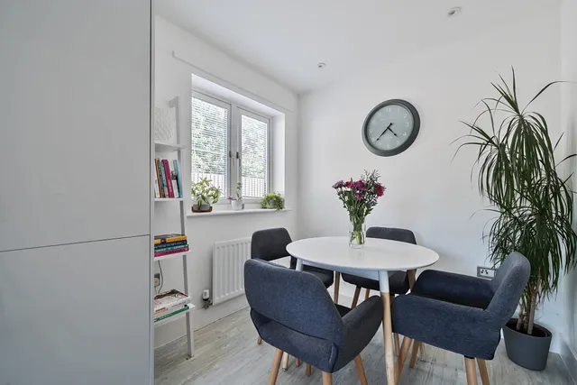 Alberta Close, Liphook, GU30