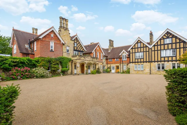 Horsham Road, Handcross, RH17