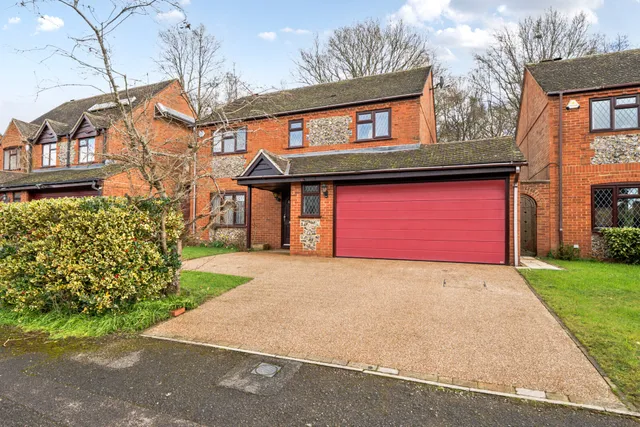 Burrows Close, Penn, HP10