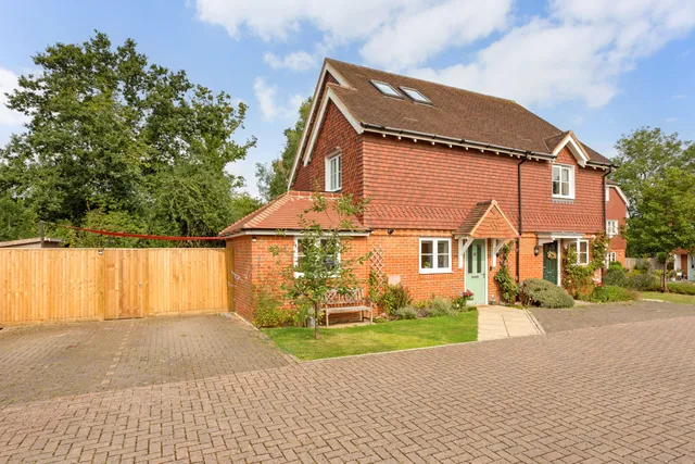 Wildwood Close, Chiddingfold, GU8