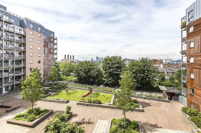 Seren Park Gardens, London, SE3