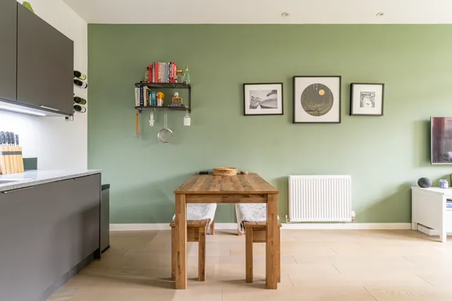 10 Chatfield Road, London, SW11