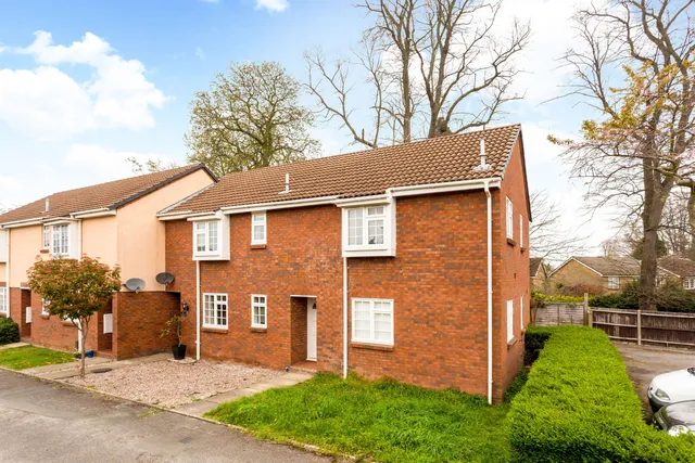 Finnart Close, Weybridge, KT13