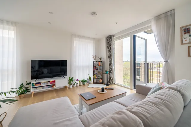 Bathgate Place, Ealing, W13