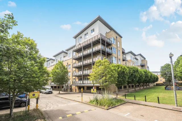 Metropolitan Station Approach, Watford, WD18