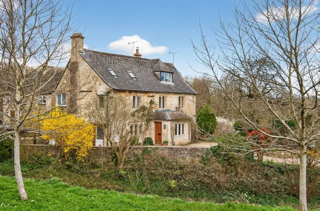 Old Neighbourhood, Chalford, GL6