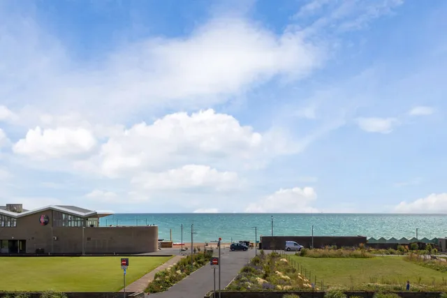 Kingsway, Hove, BN3