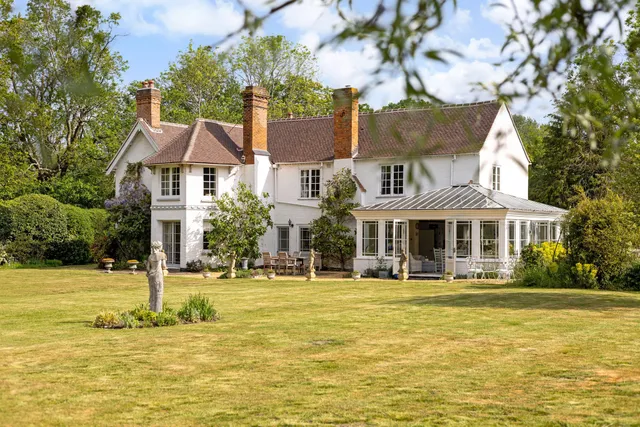 Castle Grove Road, Woking, GU24