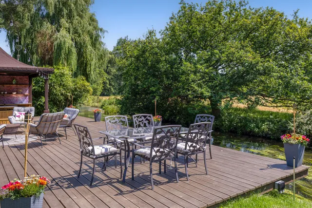 Reading Road, Eversley, RG27
