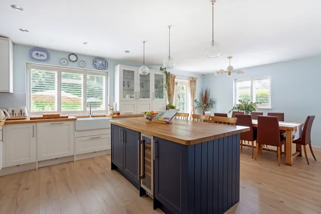 Avenue Road, Farnborough, GU14