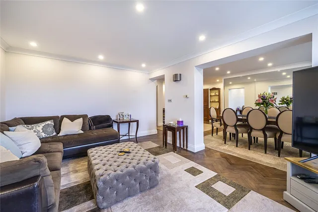 حدائق إنيسمور، لندن، SW7