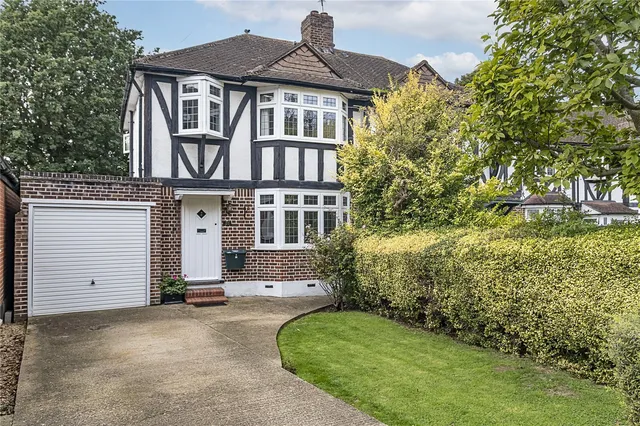 Westcoombe Avenue, London, SW20