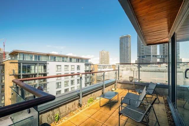 Boardwalk Place, London, E14