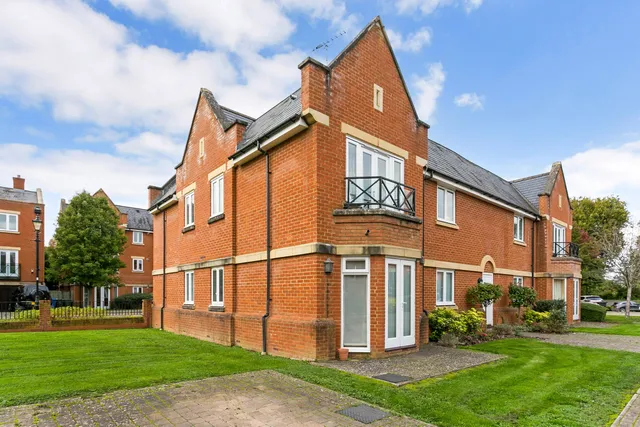 Longbourn, Windsor, SL4