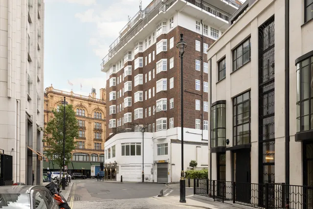 Lancelot Collection, Lancelot Place, London, SW7