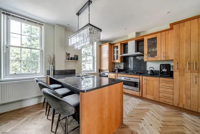 High Street, Esher, KT10