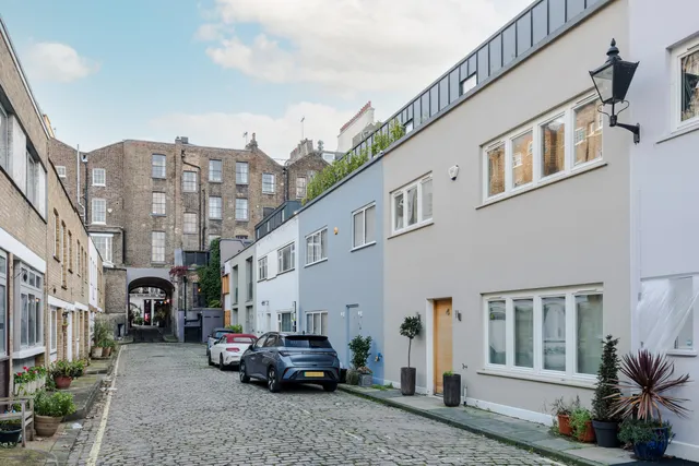 Gloucester Mews West, London, W2