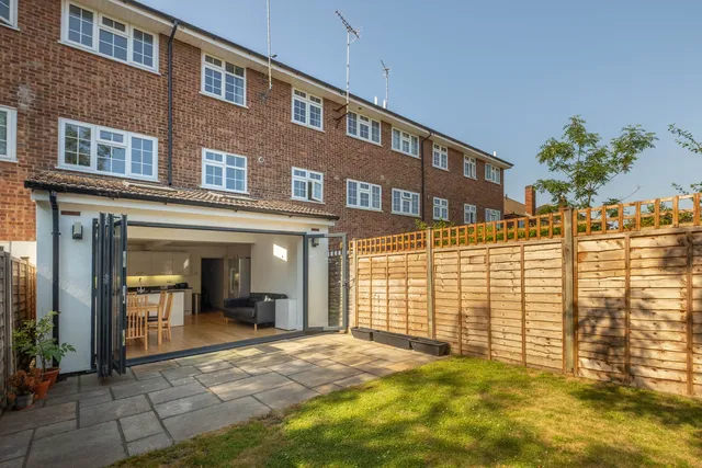 Uxbridge Road, Kingston Upon Thames, KT1