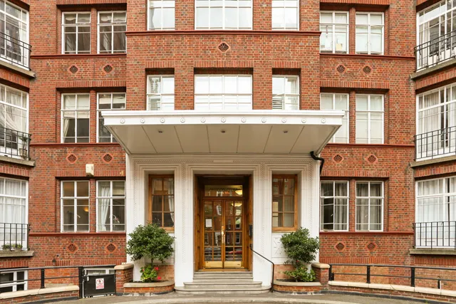 Oakwood Court, London, W14