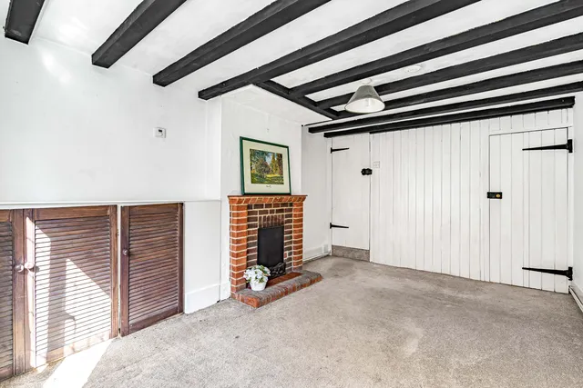 Oxenden Road, Farnham, GU10