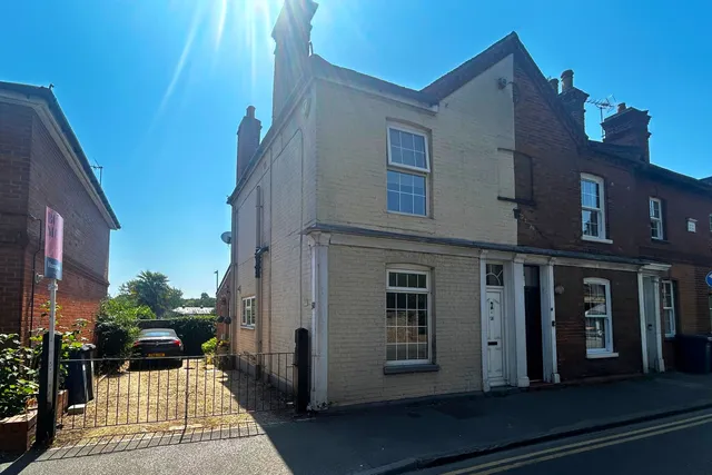 East Street, Farnham, GU9