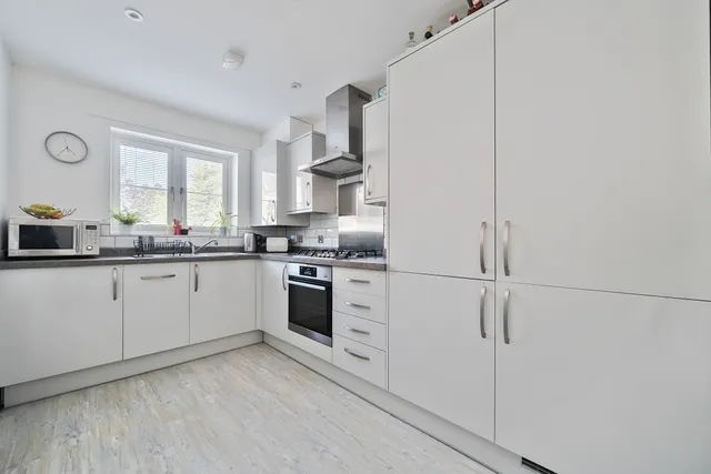 Alberta Close, Liphook, GU30