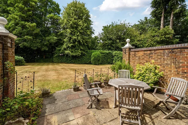 London Road, Sunninghill, SL5