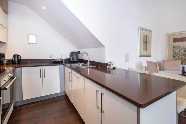 Hampton Court Road, East Molesey, KT8