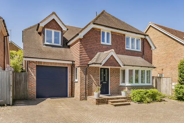 Lymington Bottom Road, Four Marks, GU34