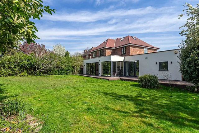 East Close, Ealing, W5