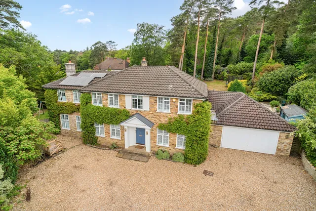 Manor Gardens, Farnham, GU10